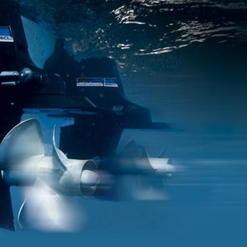 Båtmotorer under vann
